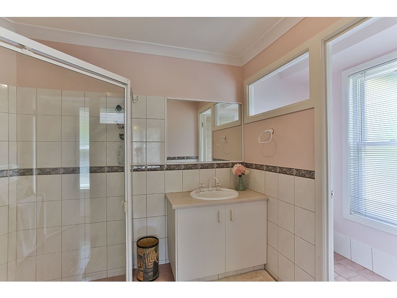 13 Windemere Terrace, Mount Lofty QLD 4350