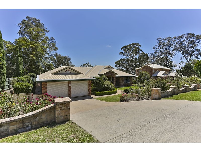13 Windemere Terrace, Mount Lofty QLD 4350