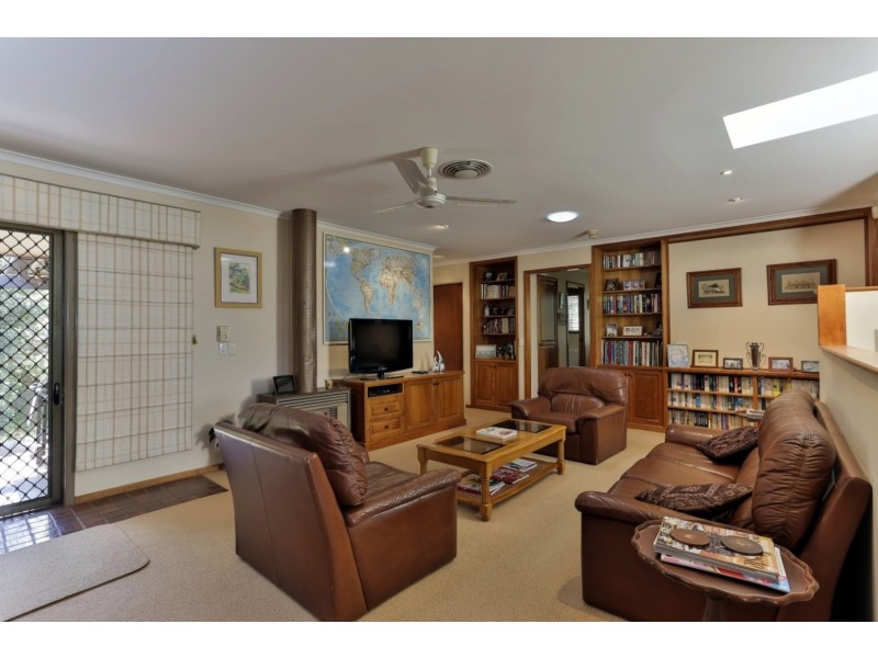 9 Zupps Road, Middle Ridge QLD 4350