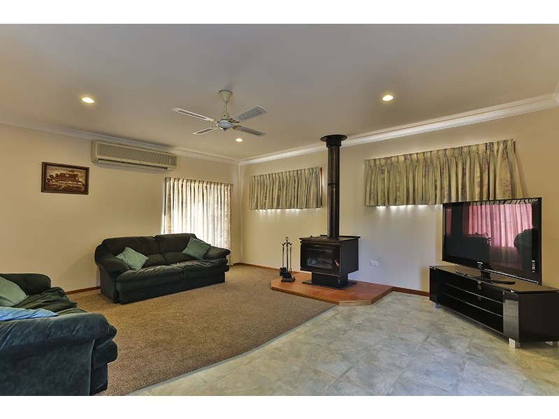 1 Joy-Anne Court, Vale View QLD 4352