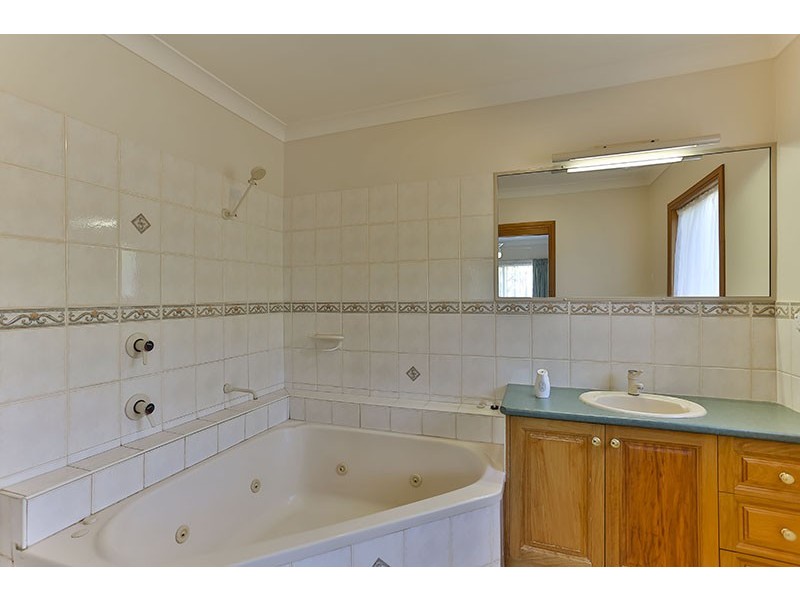 1 Joy-Anne Court, Vale View QLD 4352