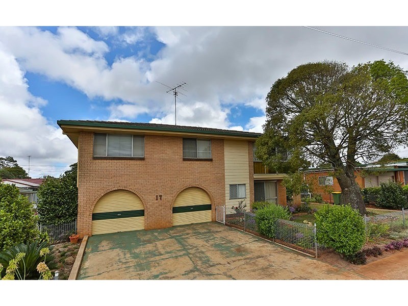 17 Sampson Street, Wilsonton QLD 4350