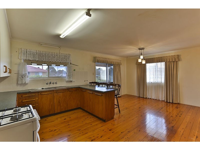 17 Sampson Street, Wilsonton QLD 4350