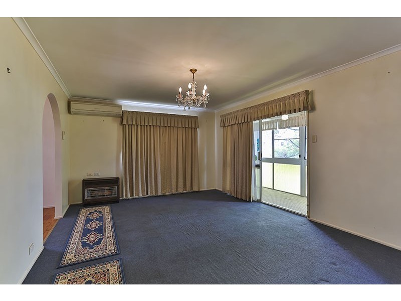 17 Sampson Street, Wilsonton QLD 4350