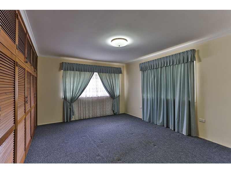 17 Sampson Street, Wilsonton QLD 4350