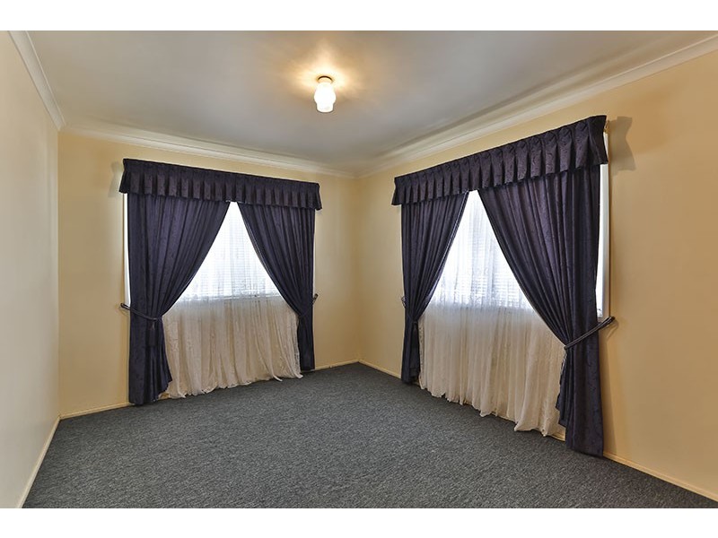 17 Sampson Street, Wilsonton QLD 4350
