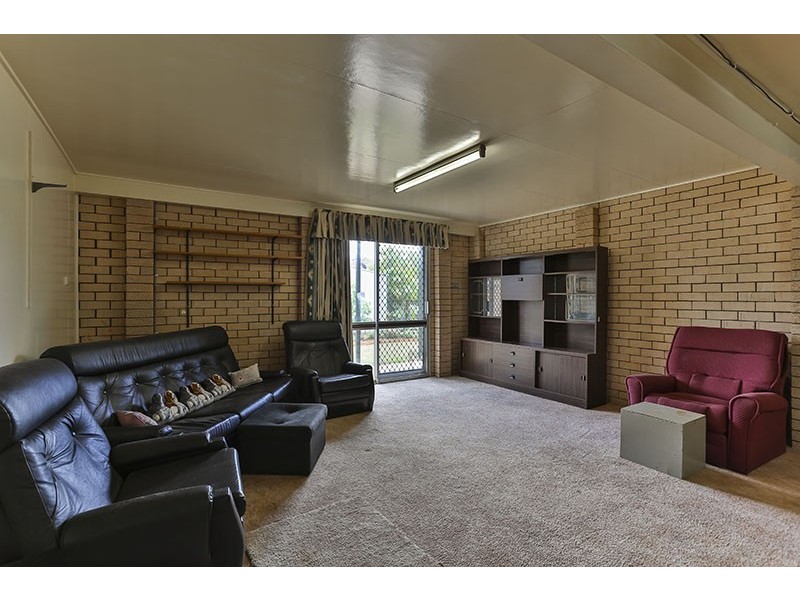 17 Sampson Street, Wilsonton QLD 4350