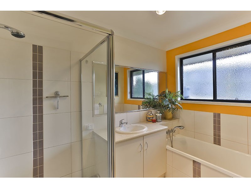 25 Wareena Crescent, Glenvale QLD 4350