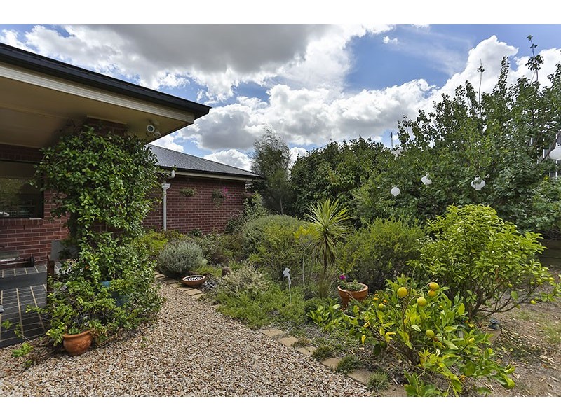 25 Wareena Crescent, Glenvale QLD 4350