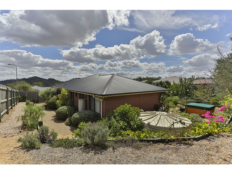 25 Wareena Crescent, Glenvale QLD 4350