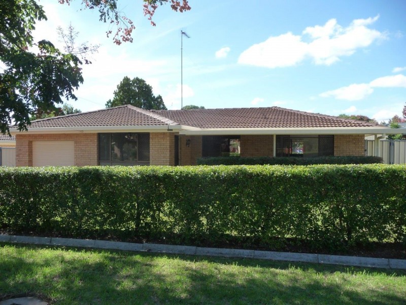 11 Hibiscus Drive, Centenary Heights QLD 4350