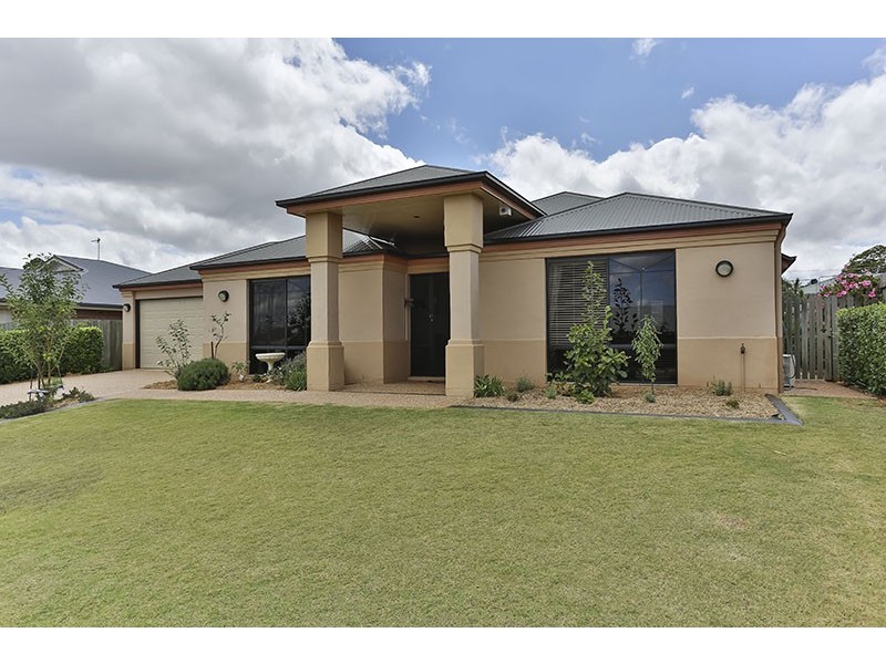22 Hinchliffe Drive, Kearneys Spring QLD 4350