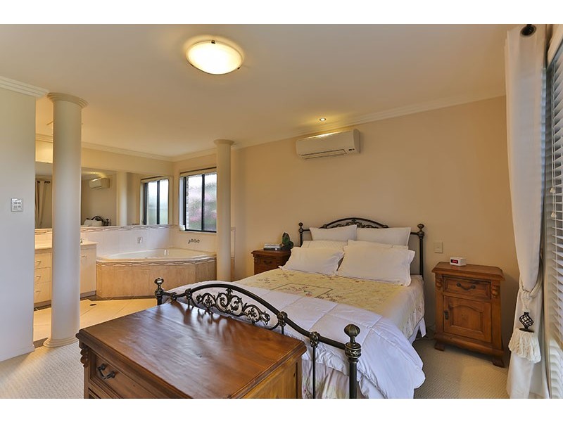 22 Hinchliffe Drive, Kearneys Spring QLD 4350