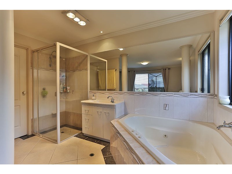 22 Hinchliffe Drive, Kearneys Spring QLD 4350