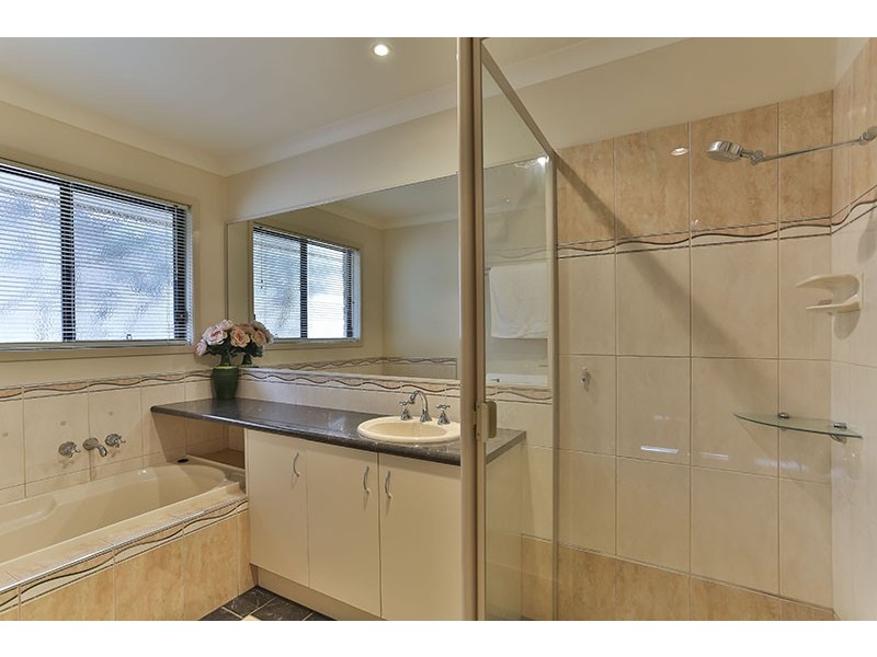 22 Hinchliffe Drive, Kearneys Spring QLD 4350