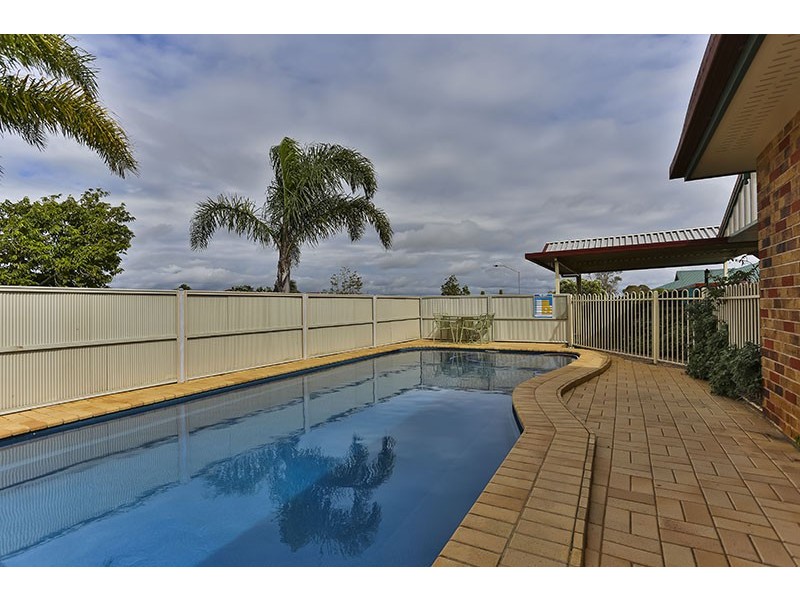9 Dalrello Court, Glenvale QLD 4350