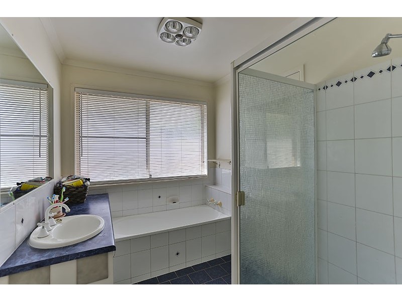 9 Dalrello Court, Glenvale QLD 4350