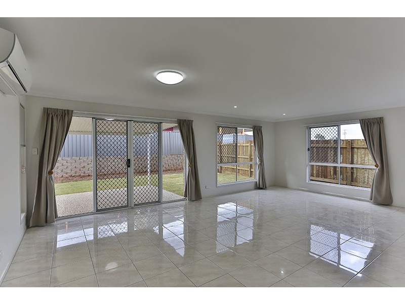 Villa 2/4 Highgrove Drive, Highfields QLD 4352