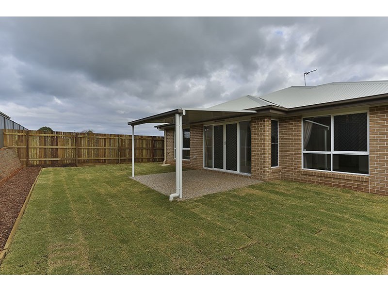 Villa 2/4 Highgrove Drive, Highfields QLD 4352