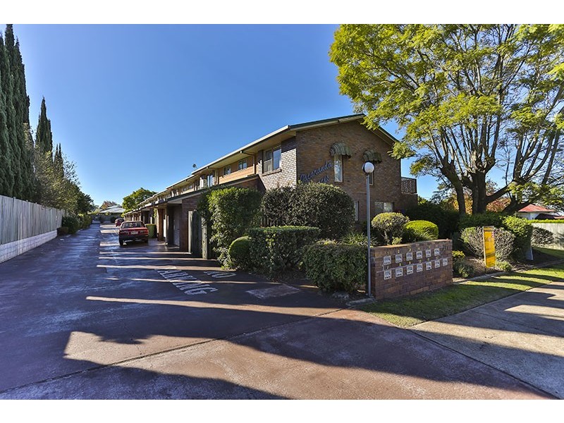 2/247 Herries Street, Newtown QLD 4350