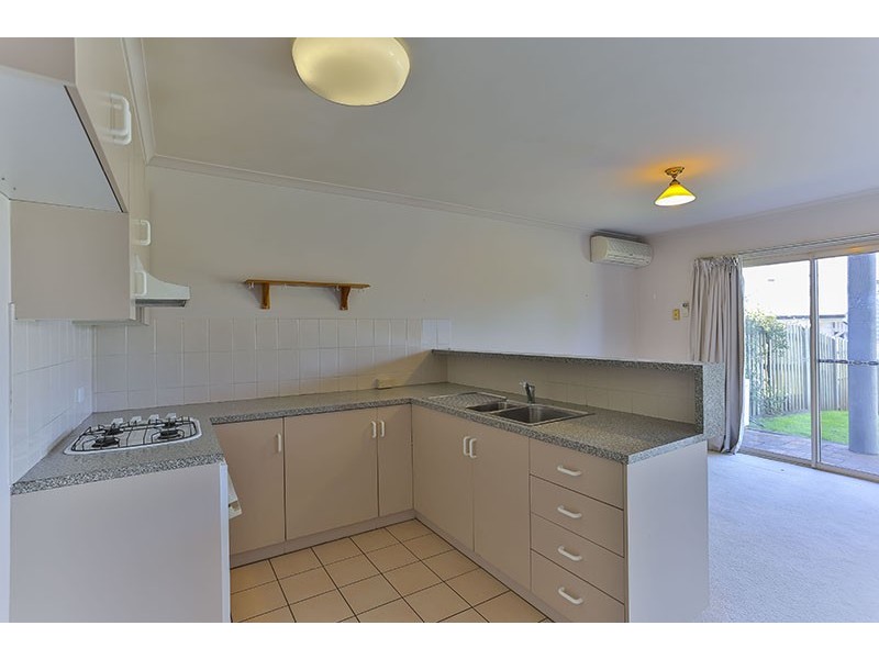 2/247 Herries Street, Newtown QLD 4350