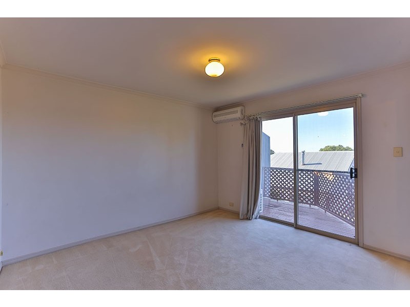 2/247 Herries Street, Newtown QLD 4350