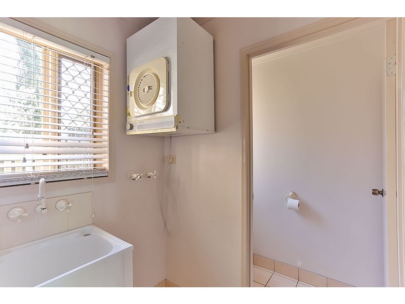 2/247 Herries Street, Newtown QLD 4350