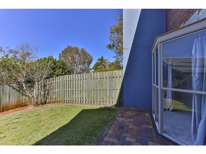 2/247 Herries Street, Newtown QLD 4350