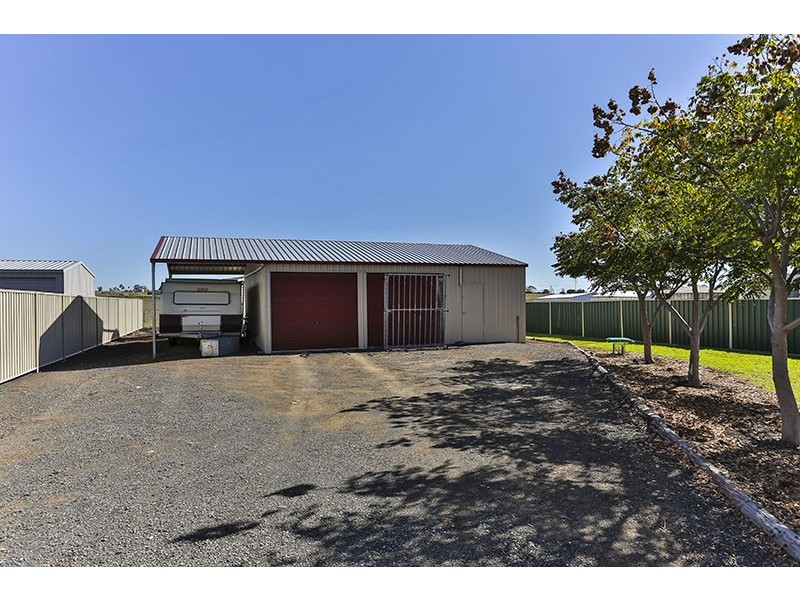 24 Sinclair Street, Wyreema QLD 4352