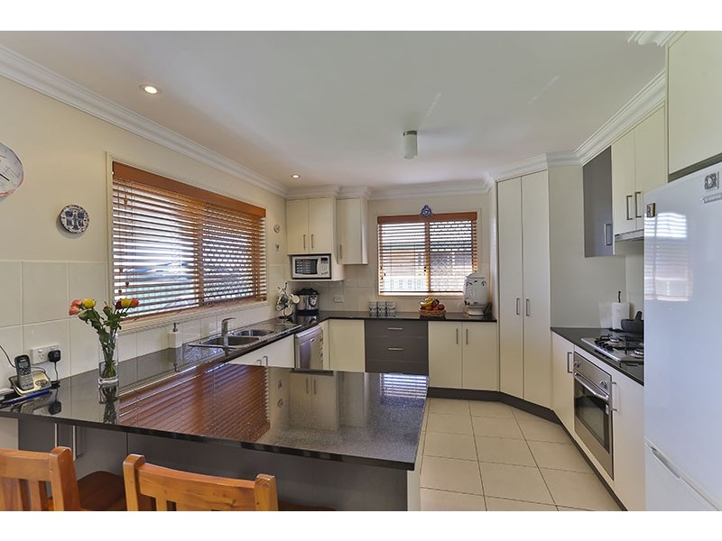 24 Sinclair Street, Wyreema QLD 4352