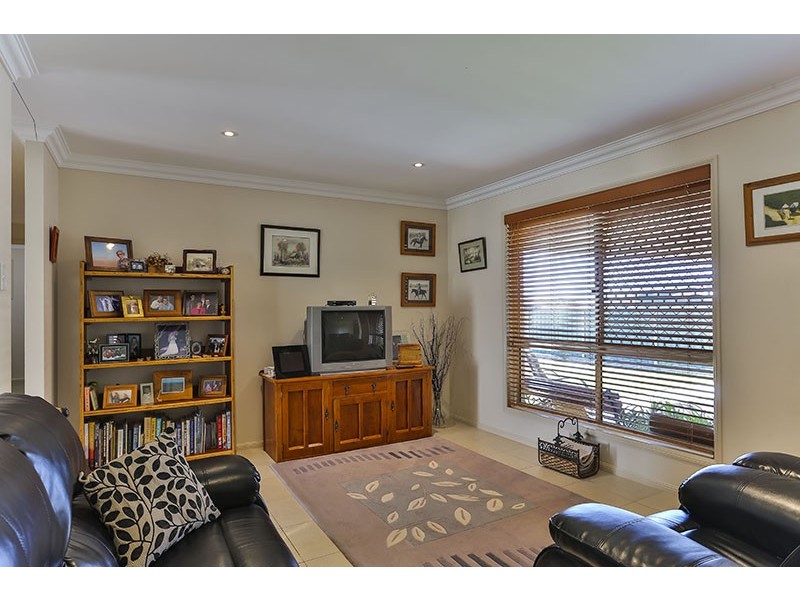24 Sinclair Street, Wyreema QLD 4352