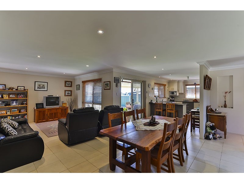 24 Sinclair Street, Wyreema QLD 4352