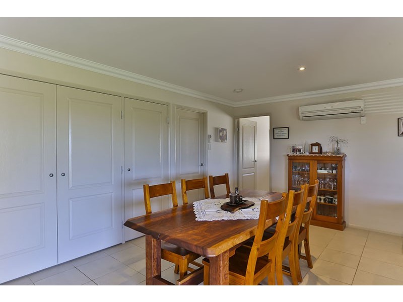 24 Sinclair Street, Wyreema QLD 4352
