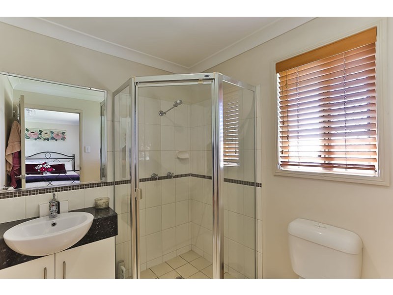 24 Sinclair Street, Wyreema QLD 4352