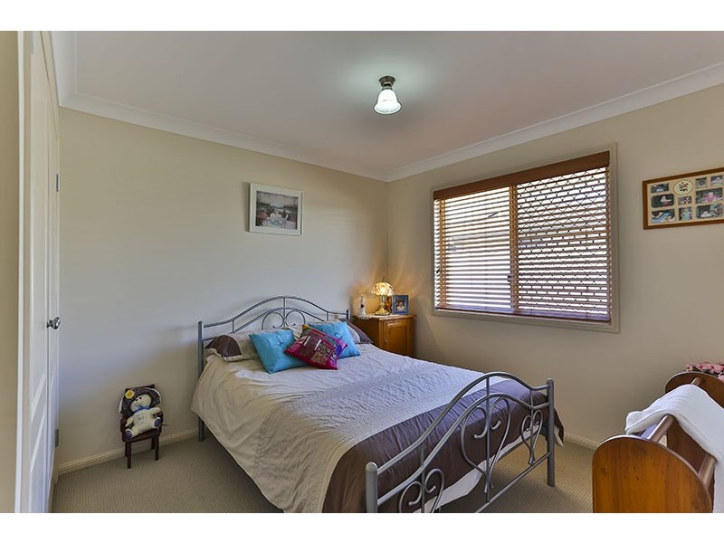24 Sinclair Street, Wyreema QLD 4352