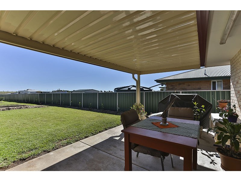 24 Sinclair Street, Wyreema QLD 4352