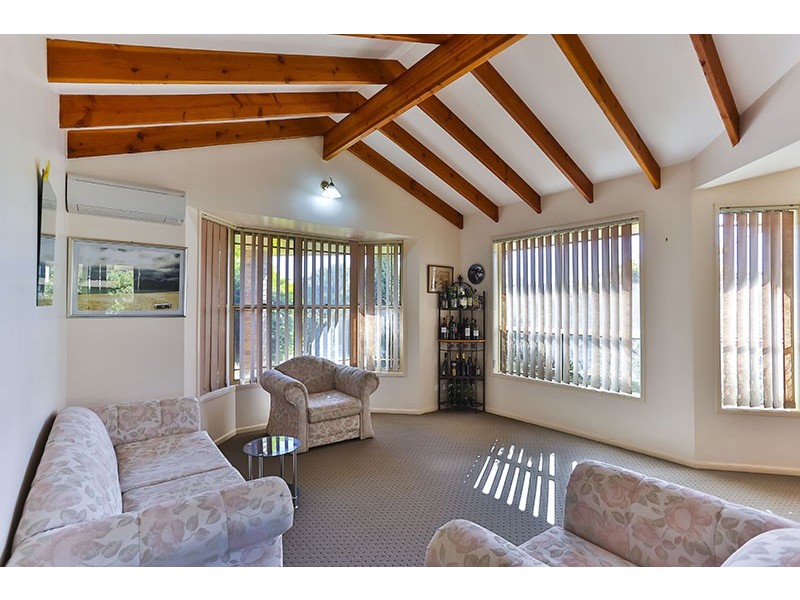 8 Lorraine Crescent, Centenary Heights QLD 4350