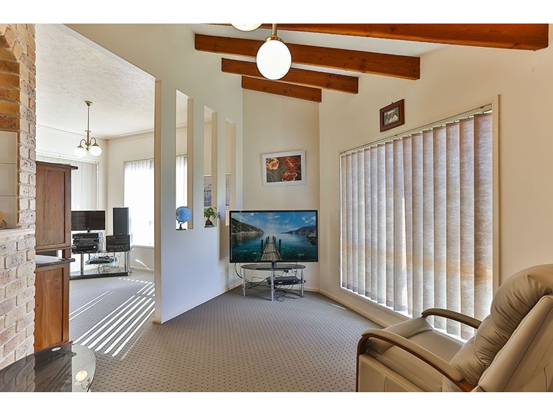 8 Lorraine Crescent, Centenary Heights QLD 4350