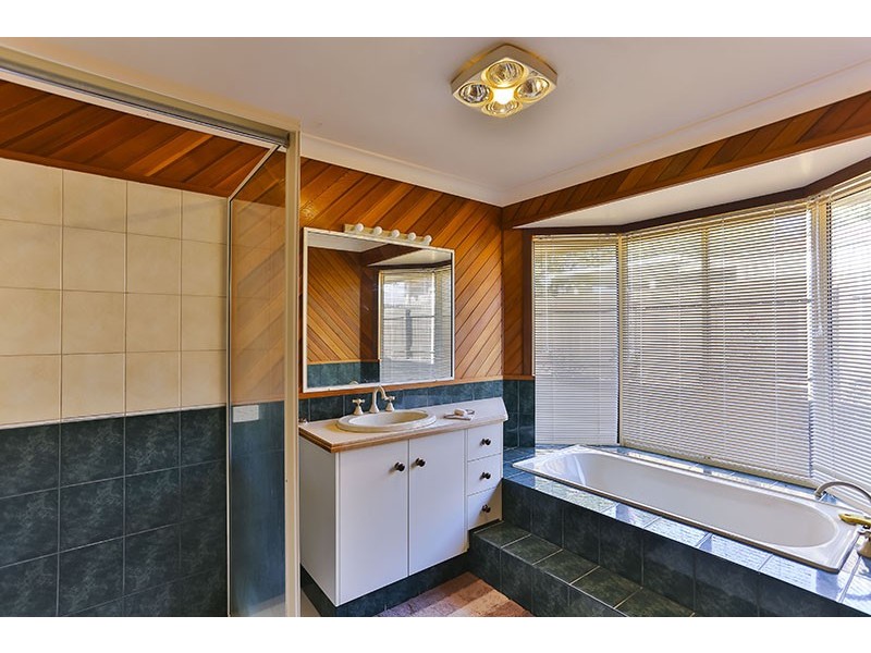 8 Lorraine Crescent, Centenary Heights QLD 4350