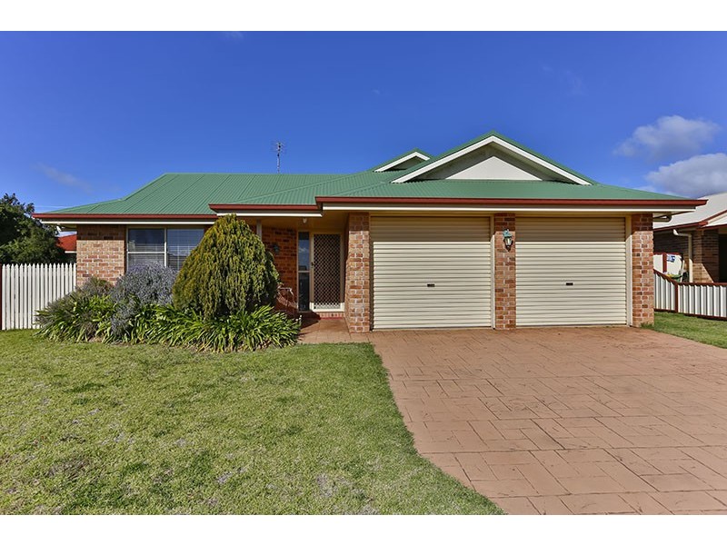 2 Buckle Court, Middle Ridge QLD 4350