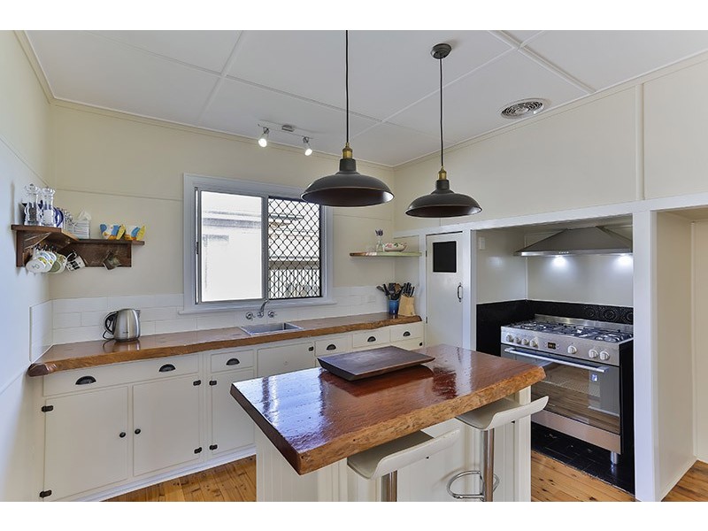 9 Weetwood Street, Newtown QLD 4350