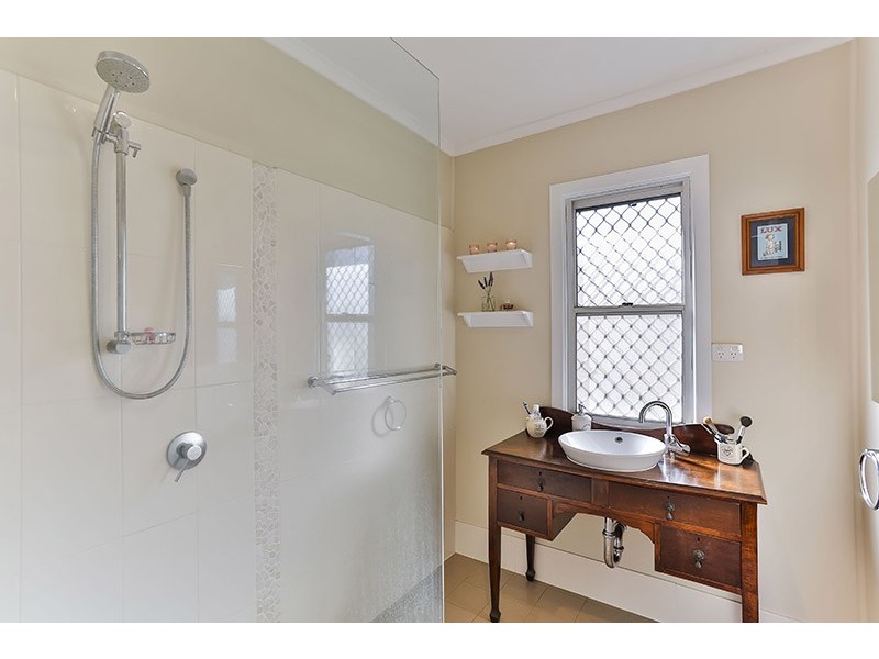 9 Weetwood Street, Newtown QLD 4350