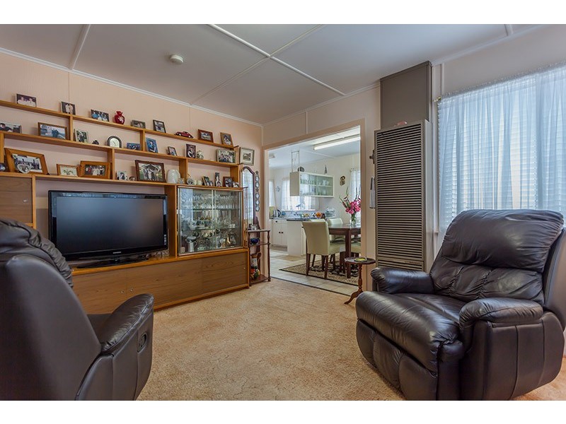 11 Beck Street, Mount Lofty QLD 4350