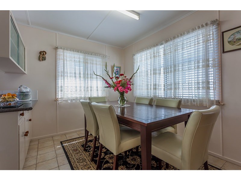11 Beck Street, Mount Lofty QLD 4350