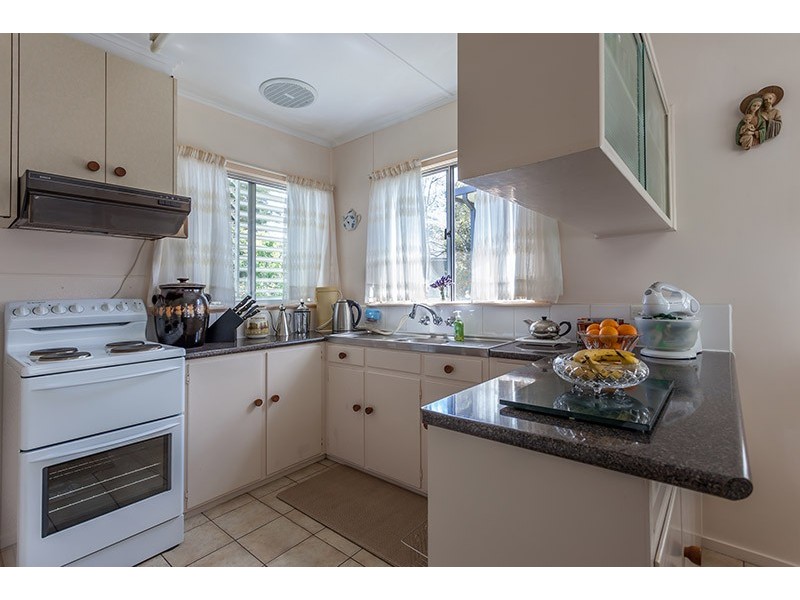 11 Beck Street, Mount Lofty QLD 4350