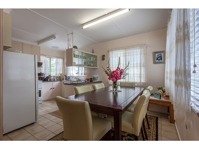 11 Beck Street, Mount Lofty QLD 4350