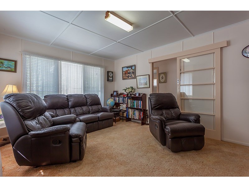 11 Beck Street, Mount Lofty QLD 4350