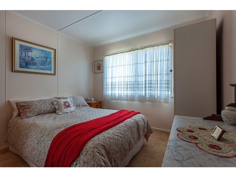 11 Beck Street, Mount Lofty QLD 4350