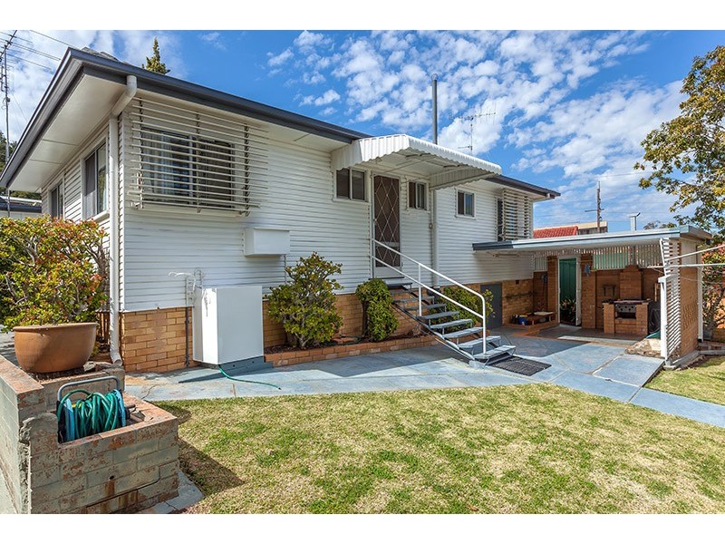 11 Beck Street, Mount Lofty QLD 4350