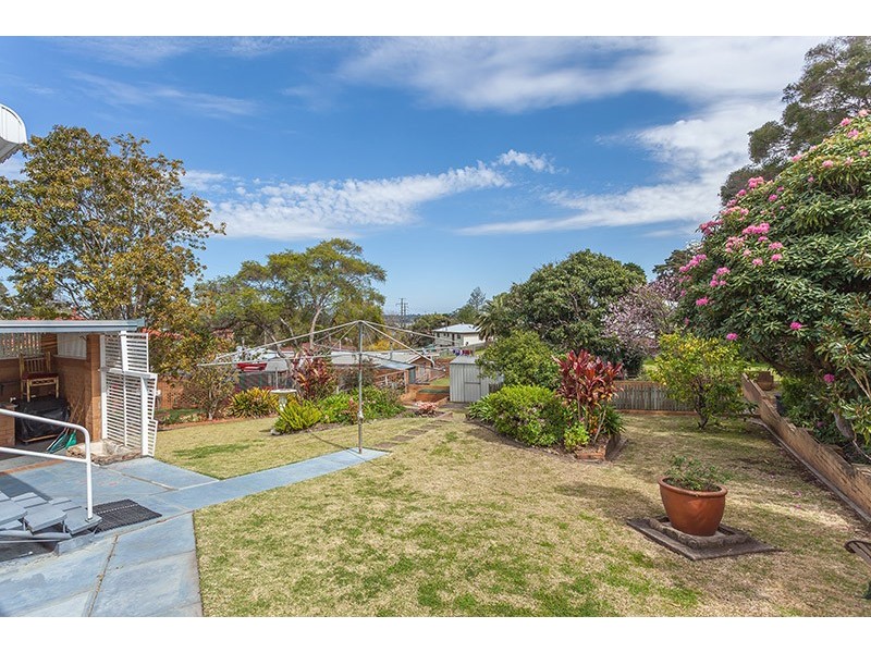 11 Beck Street, Mount Lofty QLD 4350